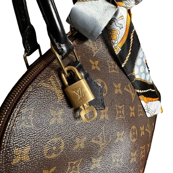 Authentic Louis Vuitton Alma PM Monogram Brown & Black Bag with Brass Lock & Key - Picture 5 of 15